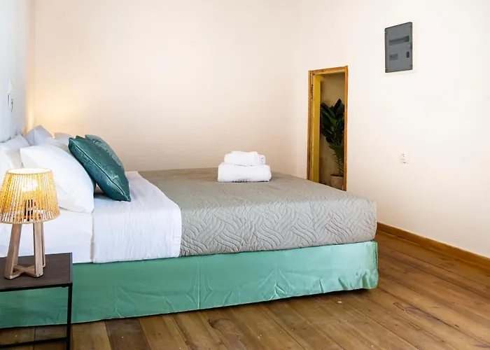 מלון דירות Old Town Nest 3*